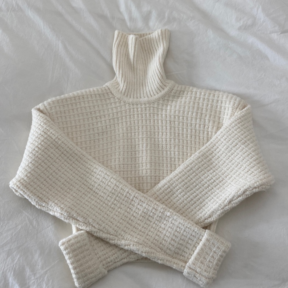 For Love & Lemons cream cropped turtleneck! Size small